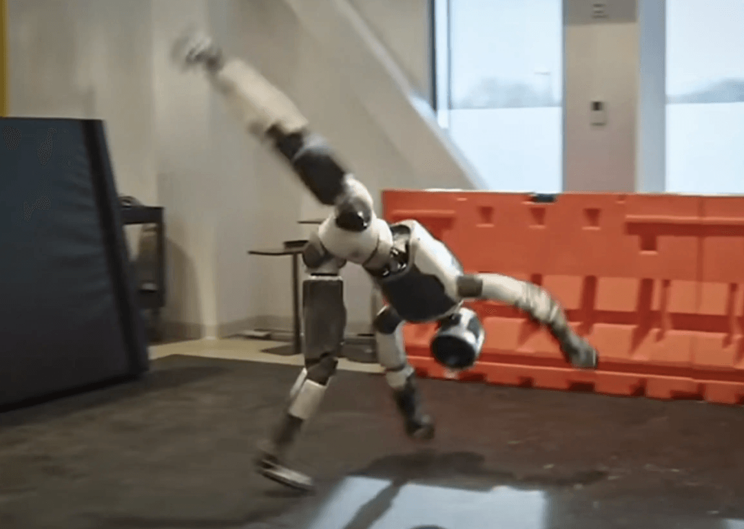 Akrobatyka na sterydach. Atlas od Boston Dynamics kończy z hukiem etap testów