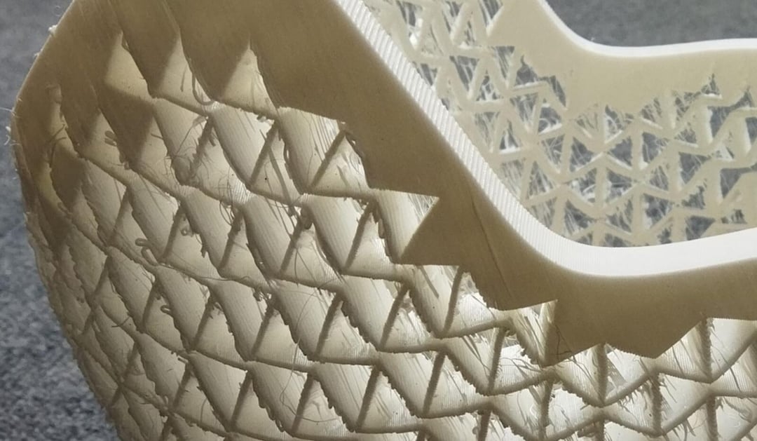 Kask z przyszłości. Technologia, która działa szybciej niż uderzenie