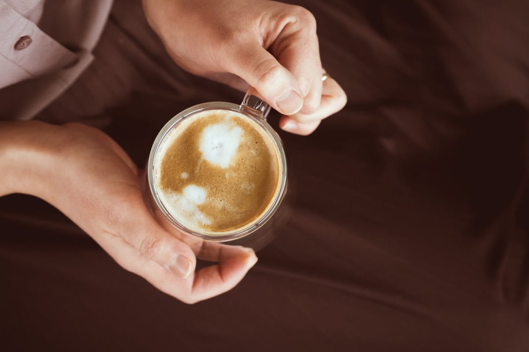 Najgorętszy kawowy trend 2025 – o parzeniu kawy w domu