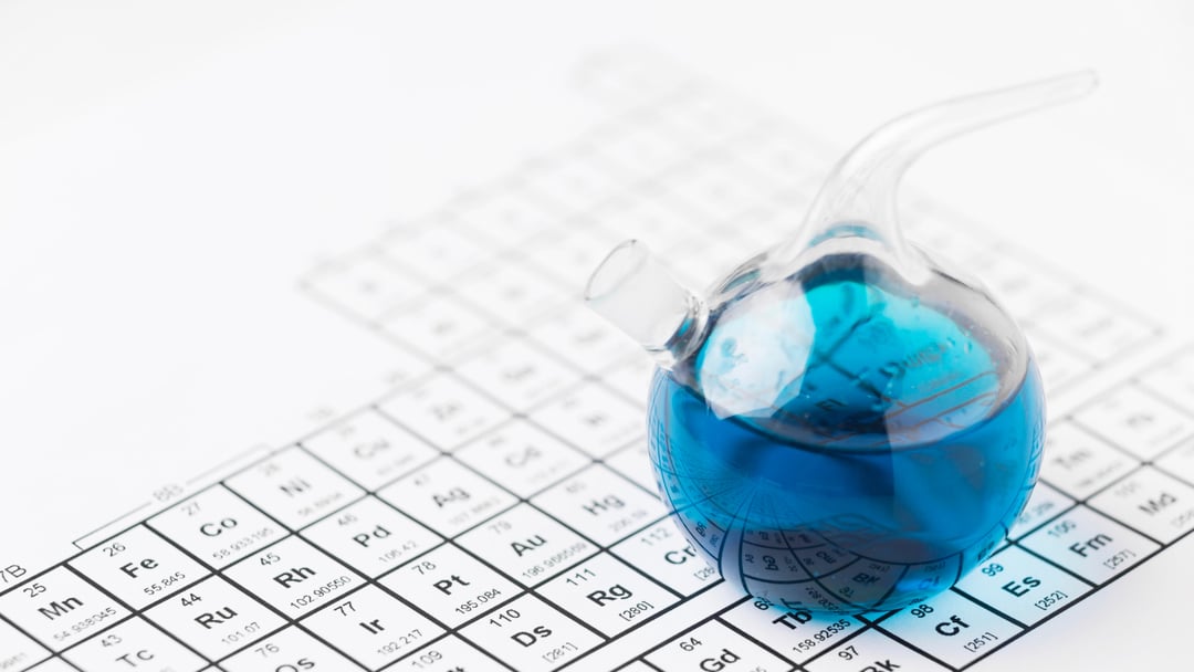 Żółte światło z niewidzialnego pierwiastka. Badacze dokonali niemożliwego