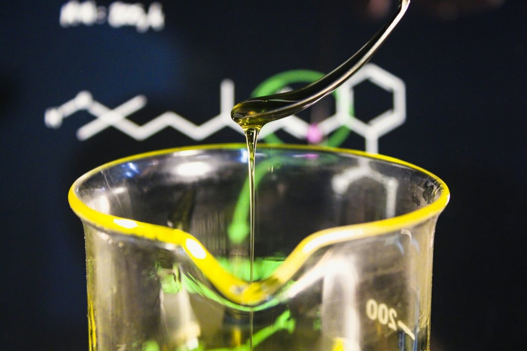 Chemicy rozgryźli zagadkę sprzed 80 lat. Klucz do kontroli ‘ręczności’ cząsteczek