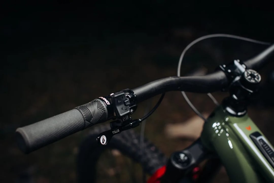 Elektryczny rower trailowy, który zaskakuje lekkością. Poznaj Devinci E‑Spartan Lite