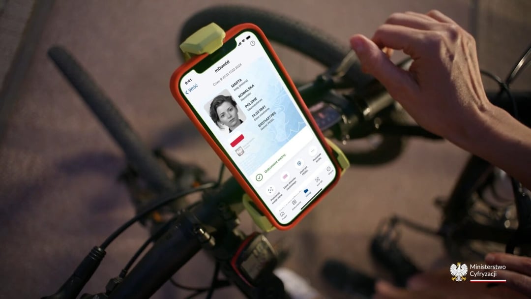 Szykujesz się na urlop? Nie zapomnij o tych funkcjach w mObywatelu