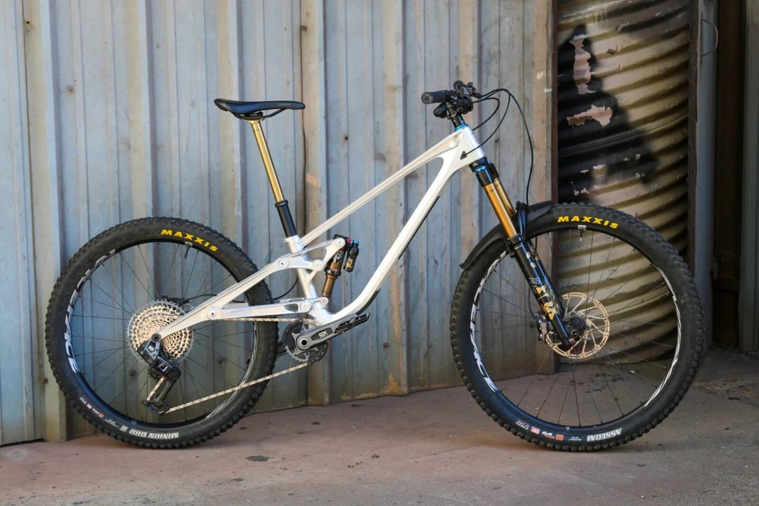 Stop aluminium z samolotów trafił do rowerów górskich. Inżynierowie z branży robotyki stworzyli rower przyszłości