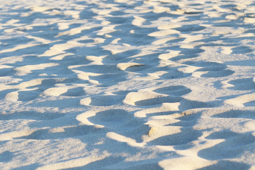 Przełomowe odkrycie w badaniu materiałów ziarnistych. Piasek zachowuje się inaczej niż sądziliśmy przez dekady