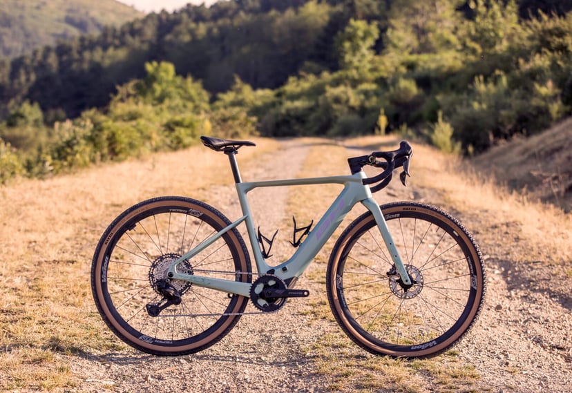 BH iGravelX NX. Hiszpański gravel elektryczny z silnikiem Bosch