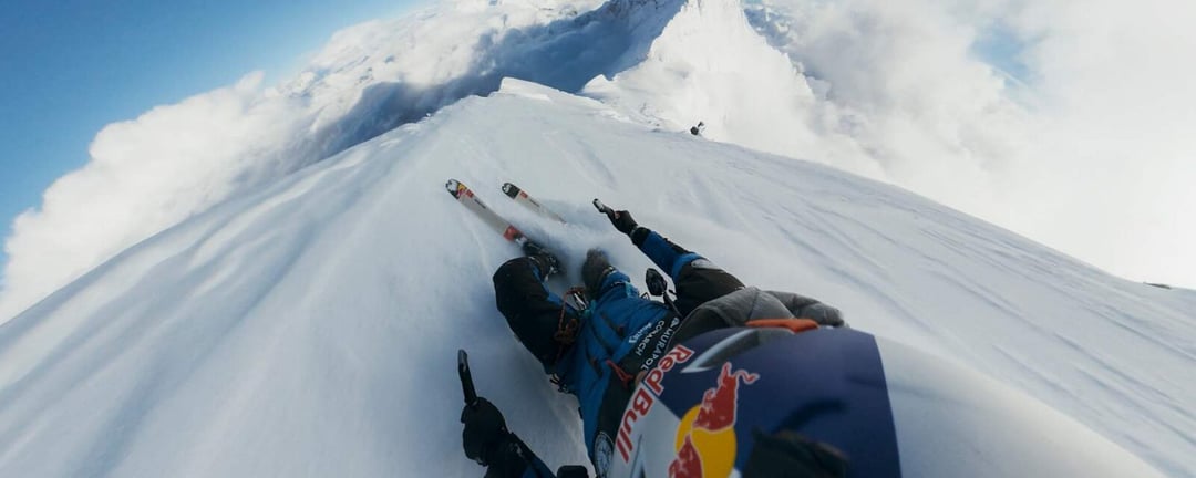 Polak dokonał niemożliwego. Andrzej Bargiel zjechał na nartach z Everestu