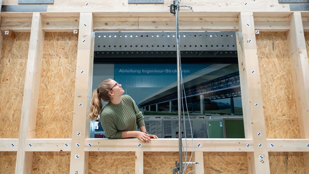 Huk w laboratorium zmienił wszystko. Naukowcy odkryli, że przez lata projektowaliśmy drewniane domy niewłaściwie