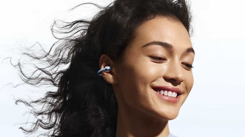 Huawei FreeClip 2 oficjalnie. Nowe słuchawki zyskały dłuższy czas pracy i asystenta AI