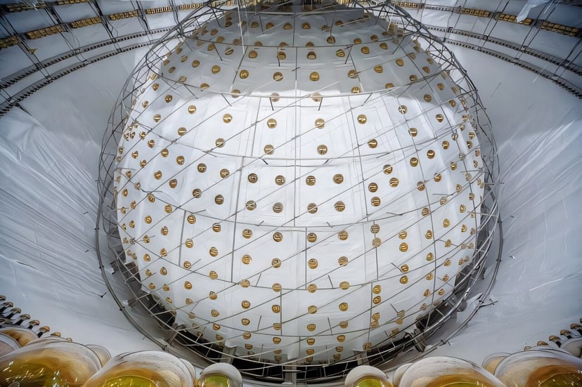 Chiński detektor JUNO rozpoczął polowanie na neutrina. Nowe obserwatorium może rozwiązać zagadki fizyki