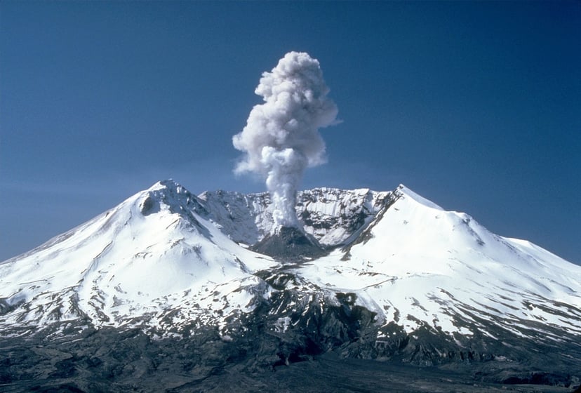 Chmura pyłu pojawiła się nad Mount St. Helens. Na USA padł strach przed powtórką tragedii z 1980 roku
