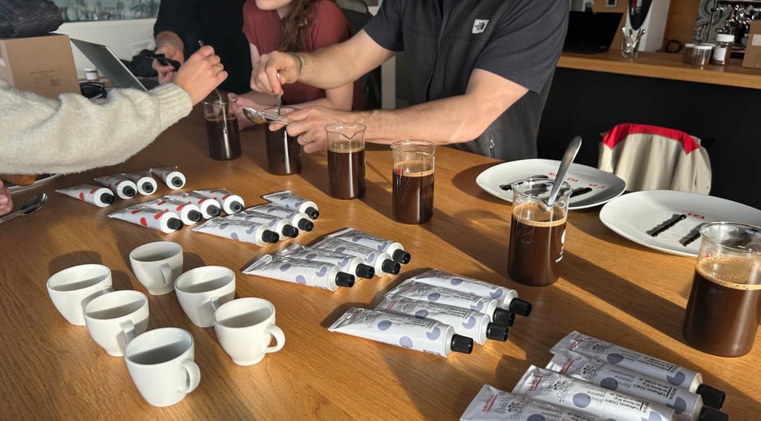 Szwajcarska precyzja zamknięta w tubce z kawą. Poznaj produkt, który pokochali podróżnicy