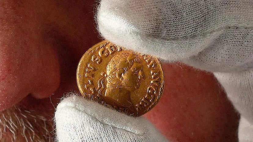 Złoty skarb sprzed 2000 lat w rękach emeryta. Żona zmusiła go do wyjścia z domu