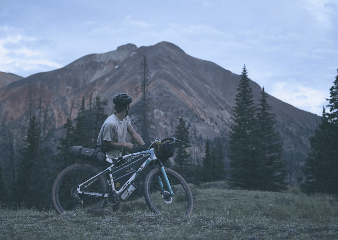 O 41% mniejsze wibracje i stabilniejsza jazda. Trek CheckOUT wprowadza nową erę komfortu w gravelu