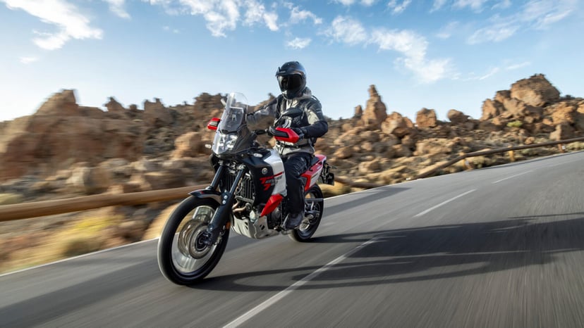 Yamaha Ténéré 700 World Raid 2026. Ewolucja z tempomatem i elektroniczną przepustnicą