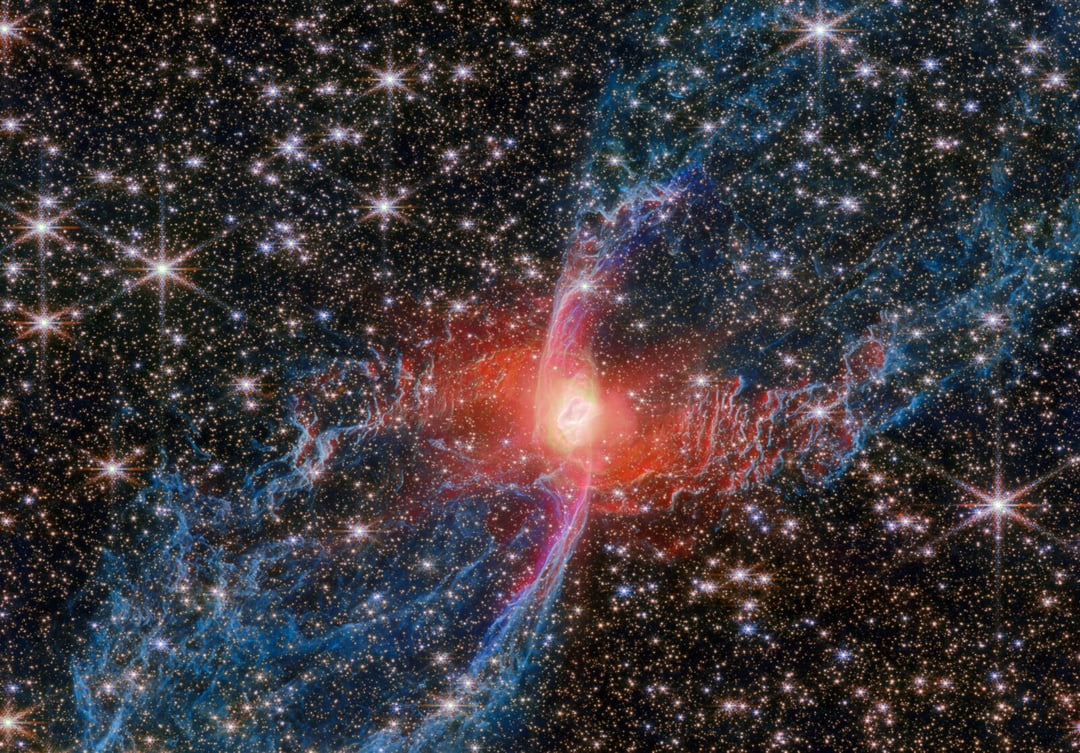 Śmierć gwiazdy jak nigdy wcześniej na nowym zdjęciu Webba. Czerwony Pająk pokazuje kosmiczny spektakl końca życia