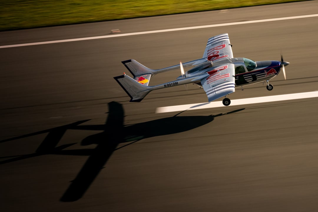 Silnik wielkości dłoni zastąpi potężne jednostki napędowe. Kalifornijski test otwiera nową erę w lotnictwie