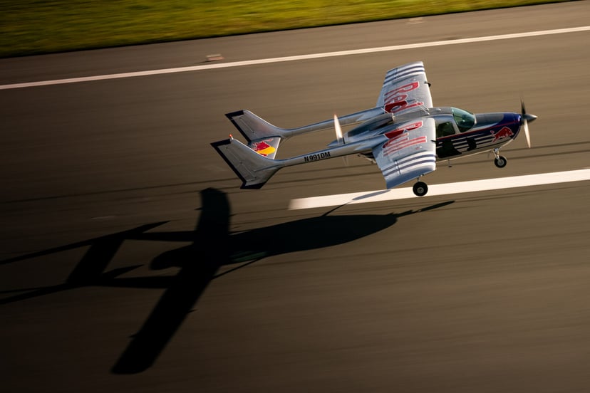 Silnik wielkości dłoni zastąpi potężne jednostki napędowe. Kalifornijski test otwiera nową erę w lotnictwie