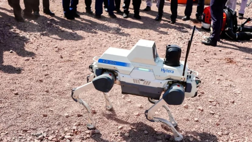 Wspinaczka, woda i AI. Chiński robo-pies X30 prowadzi akcję ratunkową w strefie zero