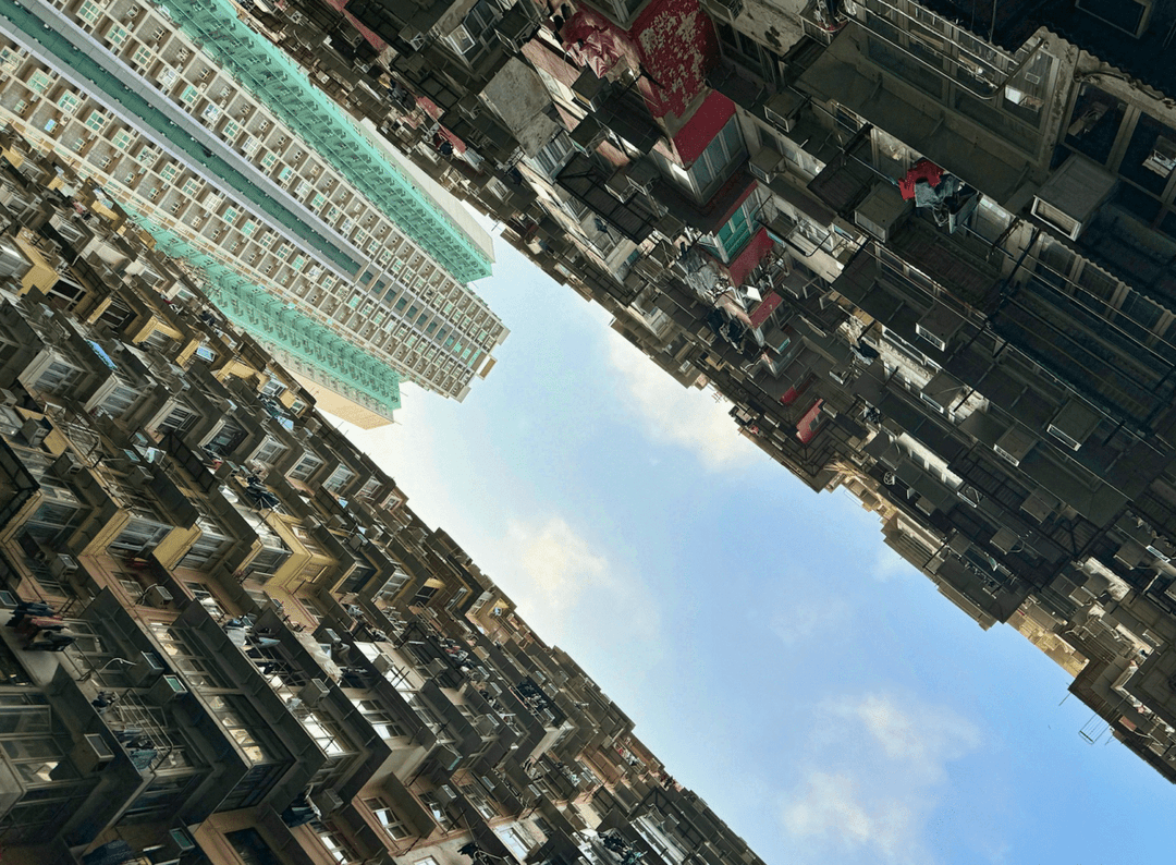 Zielona siatka i styropian zamieniły się w piekło. Hongkoński pożar obnażył fatalne praktyki budowlane