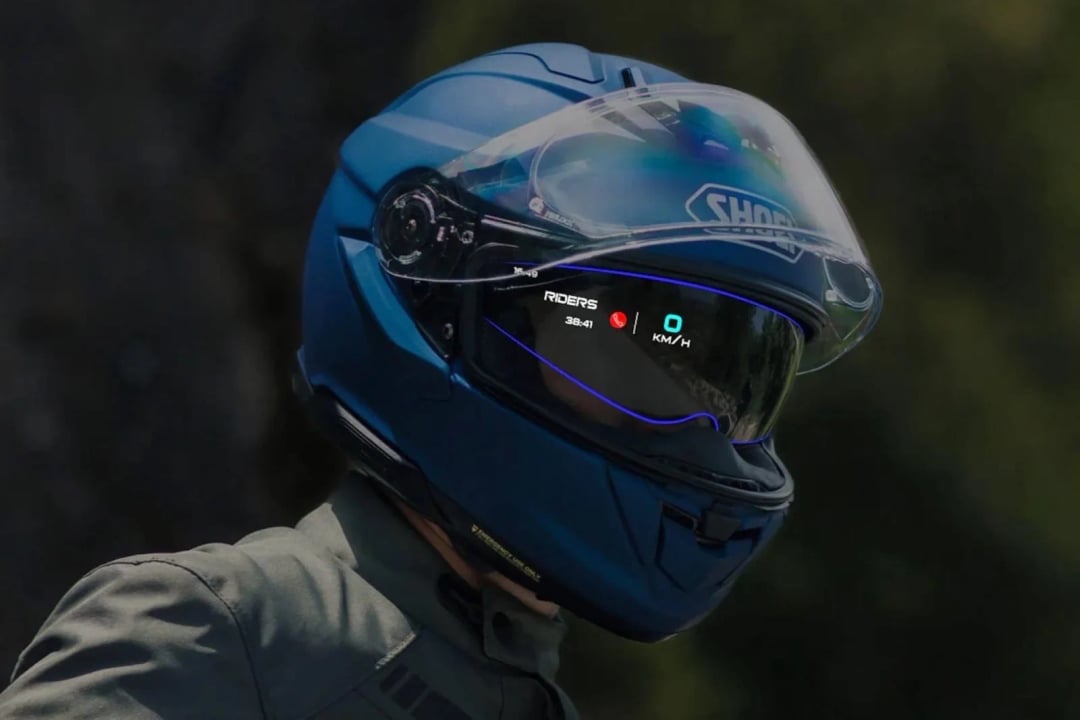 Kask Shoei GT-Air 3 Smart to spełnienie marzeń motocyklistów, którzy grali w “Cyberpunka”