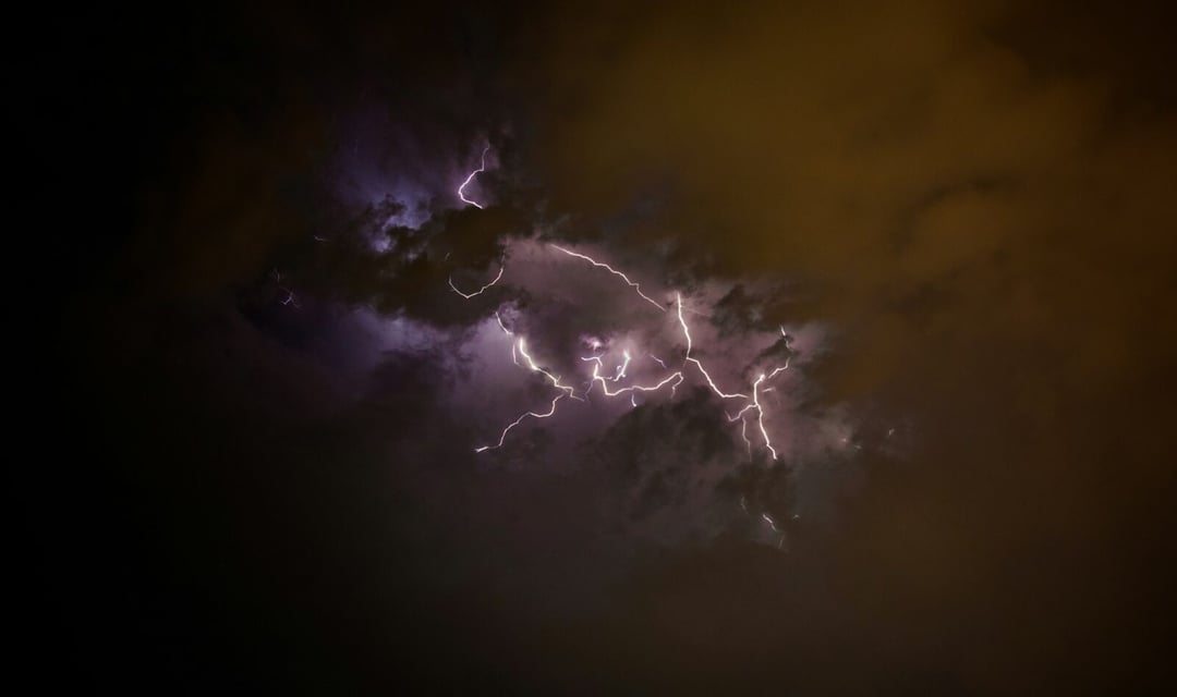 To nie duchy, to matematyka. Dziwny efekt świetlny, który zdradza pęknięcie w teorii