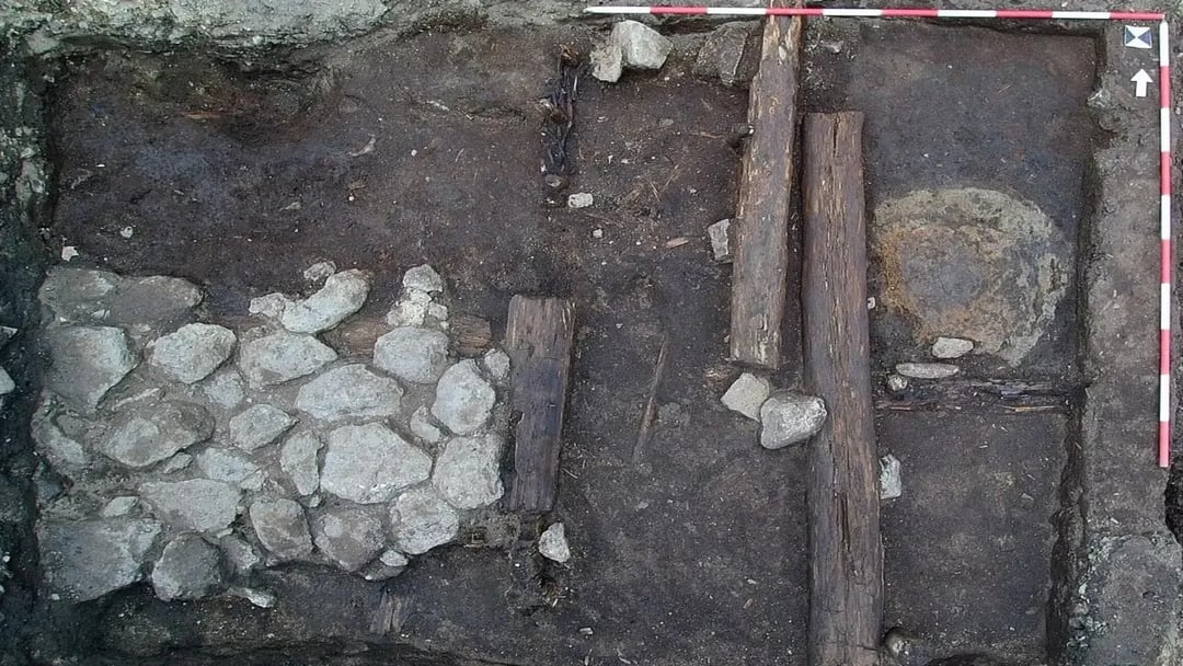 Średniowieczna osada z XII wieku odkryta w Czechach. Złoty but to tylko początek sensacyjnych odkryć