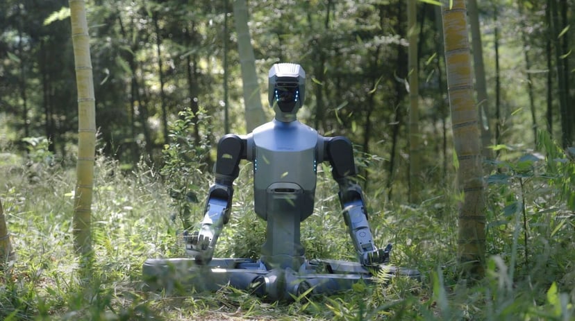 DR02 od DEEP Robotics nie boi się deszczu ani trudnego terenu. To prawdziwy humanoid do zadań specjalnych