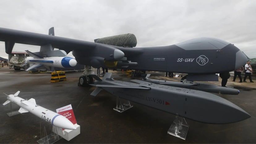 Pierwszy na świecie dron-matka. Podniebny lotniskowiec wzbił się w powietrze