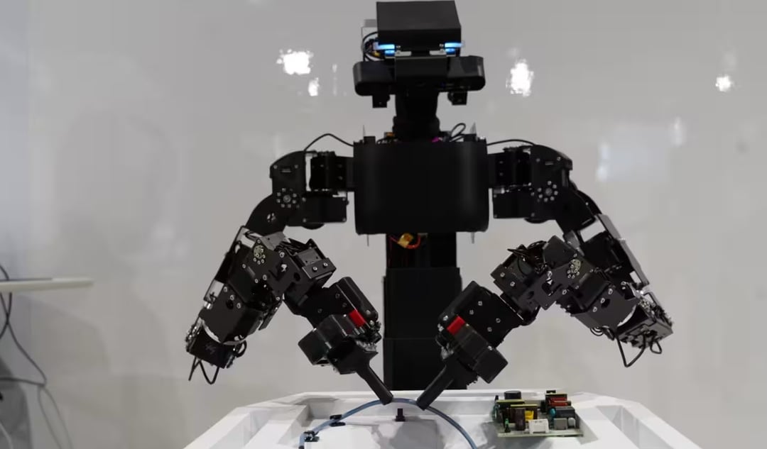 Hitachi wprowadza humanoidalne roboty z AI do fabryk. Japonia wkracza w nowy etap automatyzacji