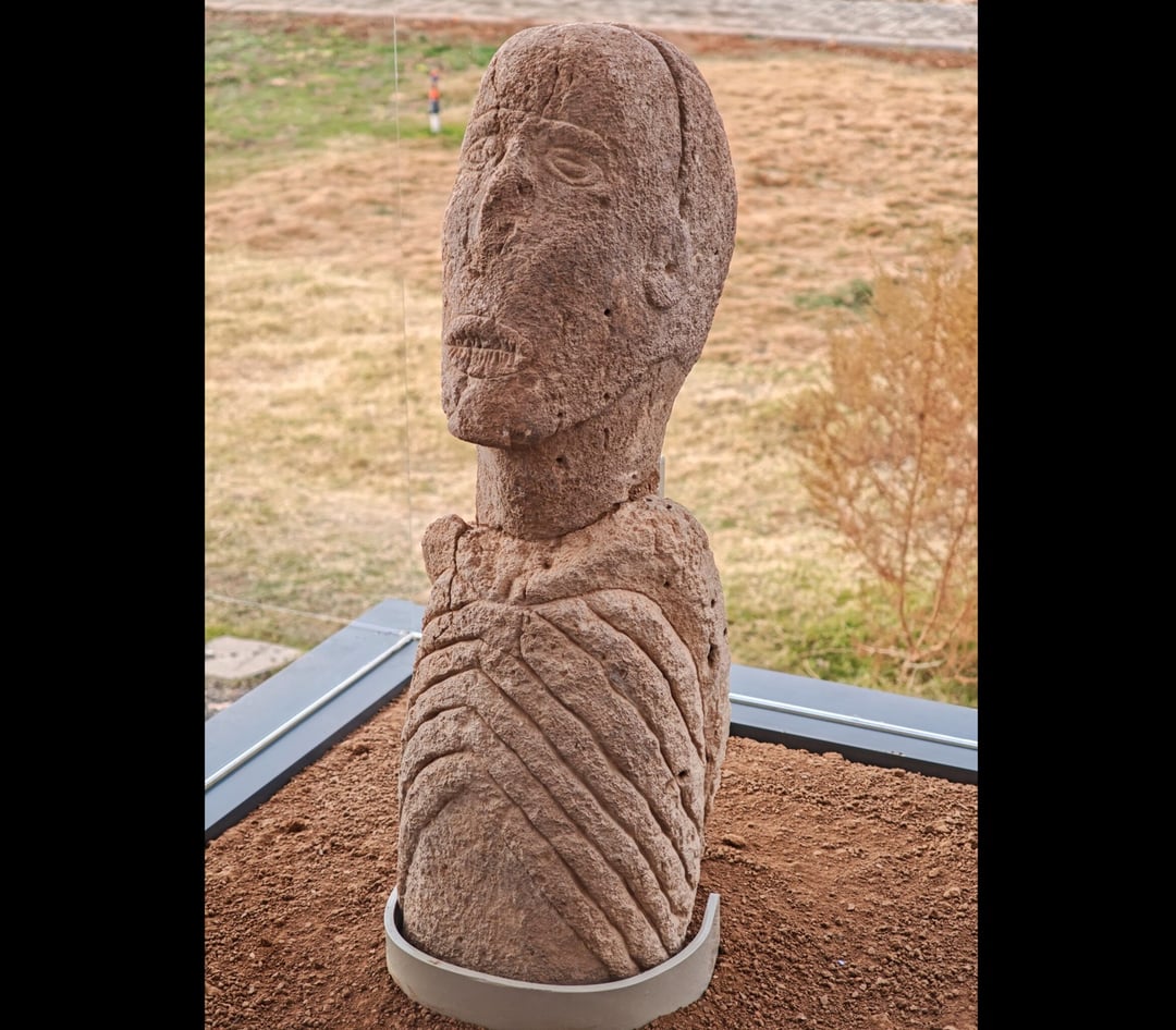 Niezwykłe oblicza z epoki kamienia odkopane w Turcji. Ich wyraz zaskakuje nawet ekspertów