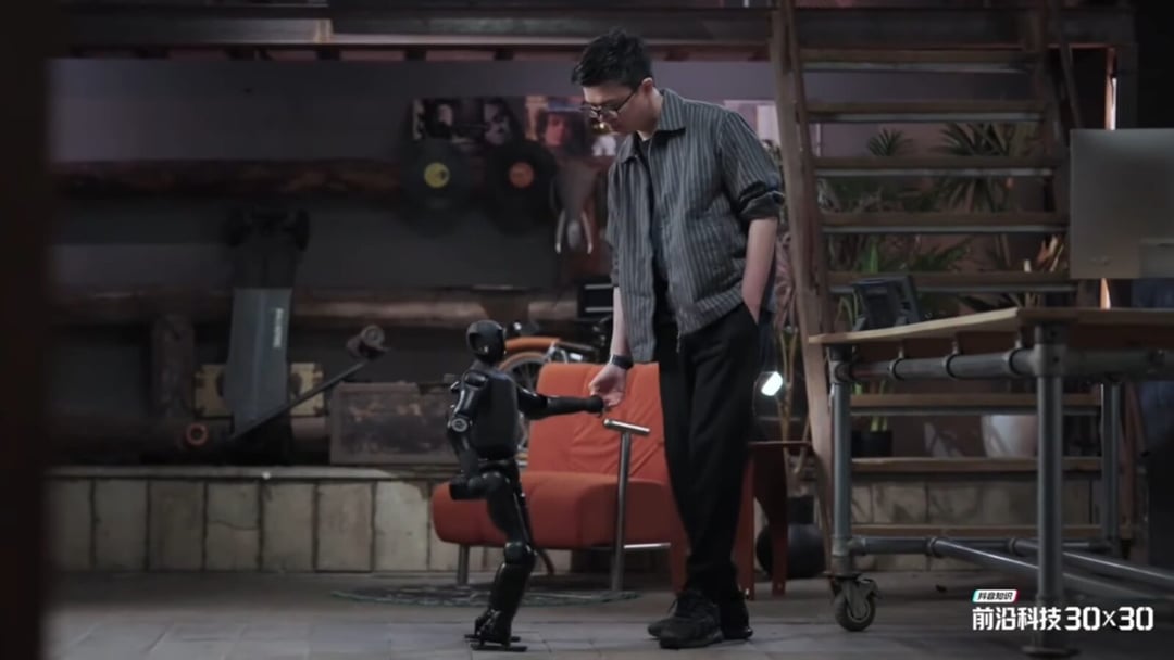 Humanoid w plecaku? Agibot Q1 chce stać się Twoim nowym, osobistym asystentem