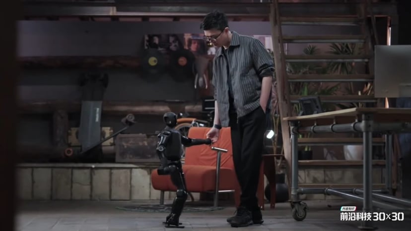 Humanoid w plecaku? Agibot Q1 chce stać się Twoim nowym, osobistym asystentem