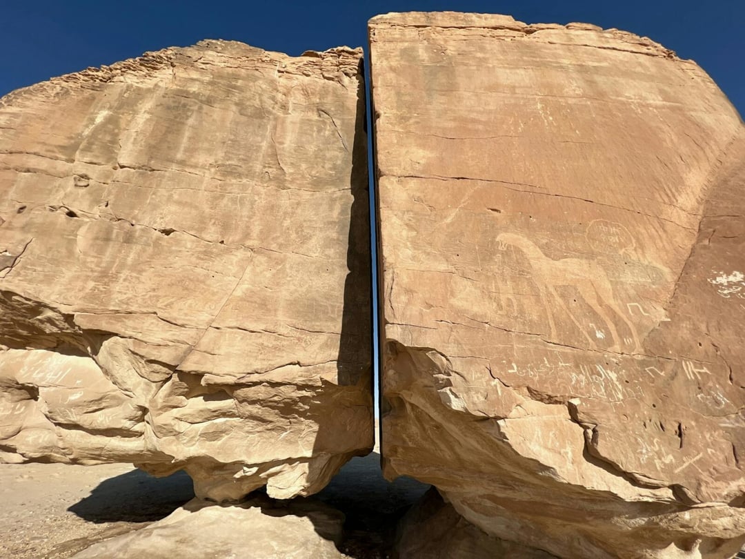 Gigantyczna skała podzieliła się na pół. Al Naslaa ma wyjątkowo tajemniczą przeszłość