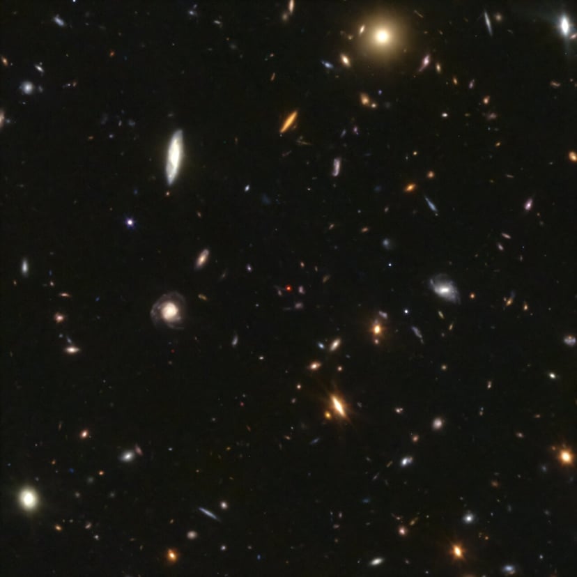 To nie były galaktyki ani kwazary. Kosmos ukrywał coś w gazowym kokonie