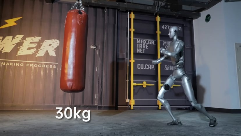 Unitree H2 pokazuje, co potrafi na treningu. To prawdziwy robotyczny wojownik