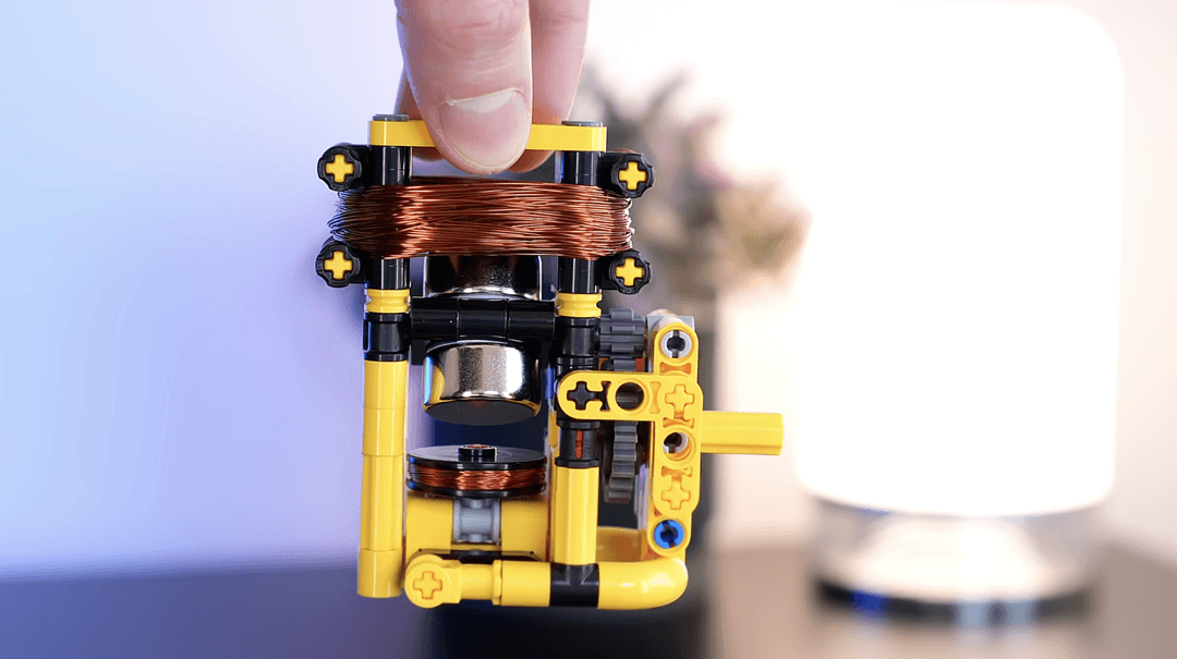 Działający silnik elektryczny z LEGO. YouTuber pokazał prostotę elektromagnetyzmu