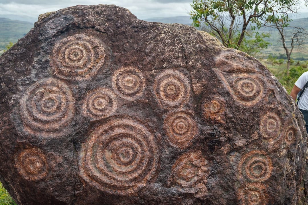 Prehistoryczne dziedzictwo Wenezueli. Petroglif sprzed tysięcy lat zawiera postaci przypominające ludzi