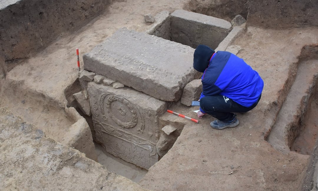 Przewrócone drzewo odsłoniło pochówek rzymskiego centuriona. To przedstawiciel legionu powołanego przez Nerona