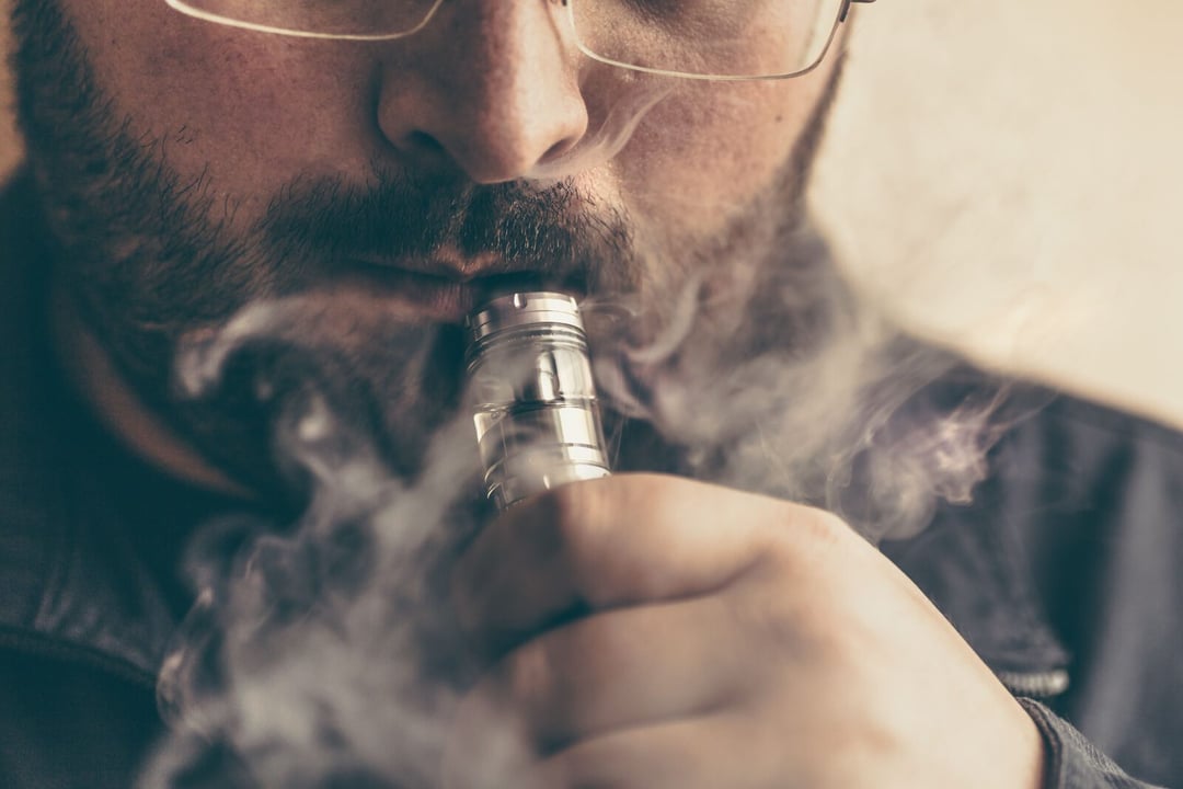 Pierwsze twarde dowody, że e-papierosy szkodzą. 70% większe ryzyko udaru