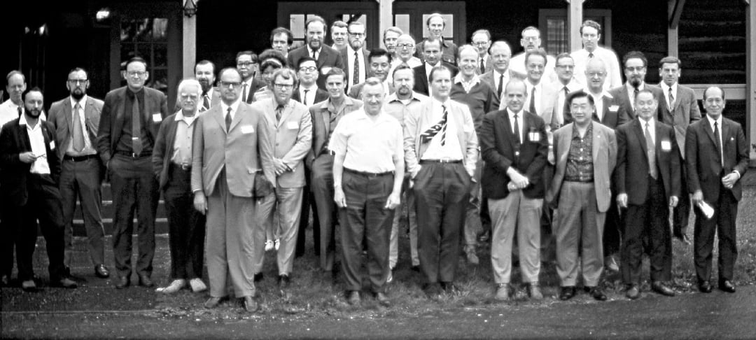 Na tym zdjęciu z kongresu naukowego jest JEDNA kobieta. To sprowokowało internautów do śledztwa i dyskusji