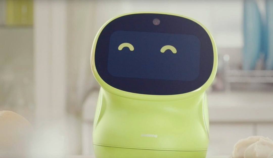 Dzieci pod opieką robotów. Już 2 mln zapracowanych chińskich rodziców oddało malucha tej  zabawce