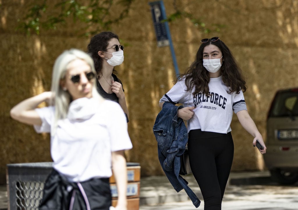 Dlaczego noszenie maseczki wywołuje w nas głęboki psychiczny dyskomfort?