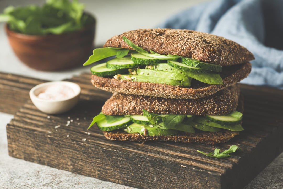 Jakiej witaminy brakuje weganom? 7 rzeczy o diecie wegańskiej, które warto wiedzieć