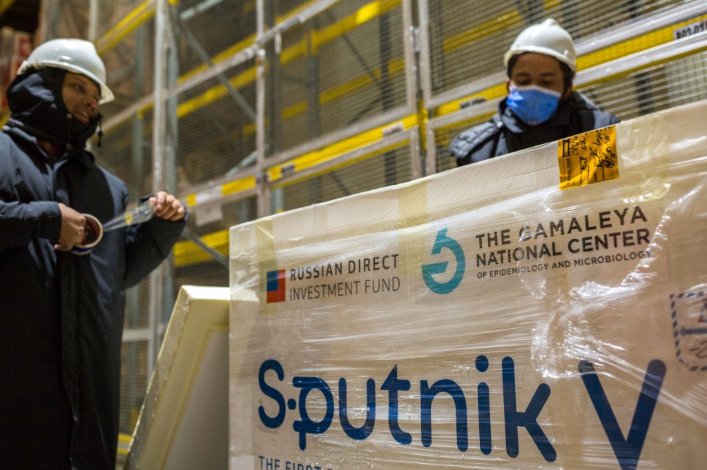 Pakistan zaczyna sprzedawać szczepionki na COVID-19, bo „narodowe akcja immunizacji” ugrzęzła