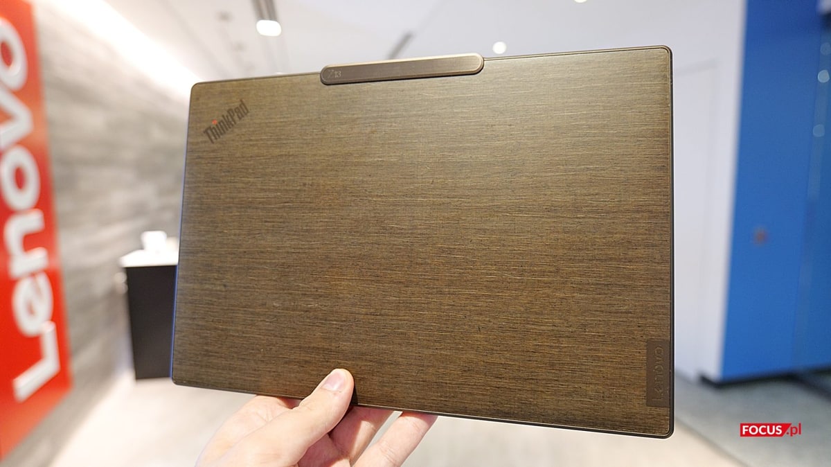 Lenovo ThinkPad Z13 - pokrywa