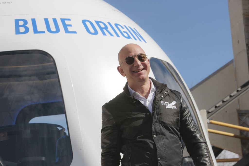 najpierw-branson-potem-bezos-kto-jeszcze-poleci-w-kosmos-bogacze-ktorym-ziemia-juz-sie-znudzila-fot-matthew-staver-bloomberg-via-getty-images