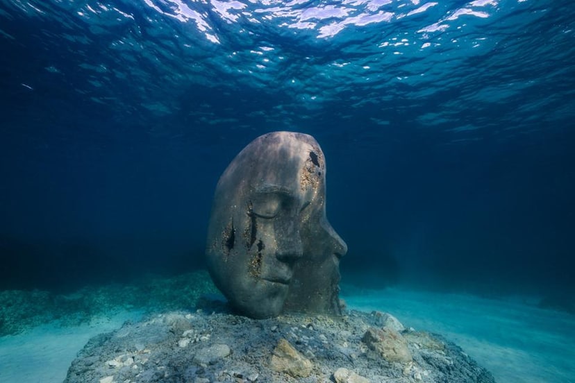 na-nowa-instalacje-sklada-sie-szesc-ogromnych-rzezb-fot-jason-decaires-taylor-underwatersculpture-com_1