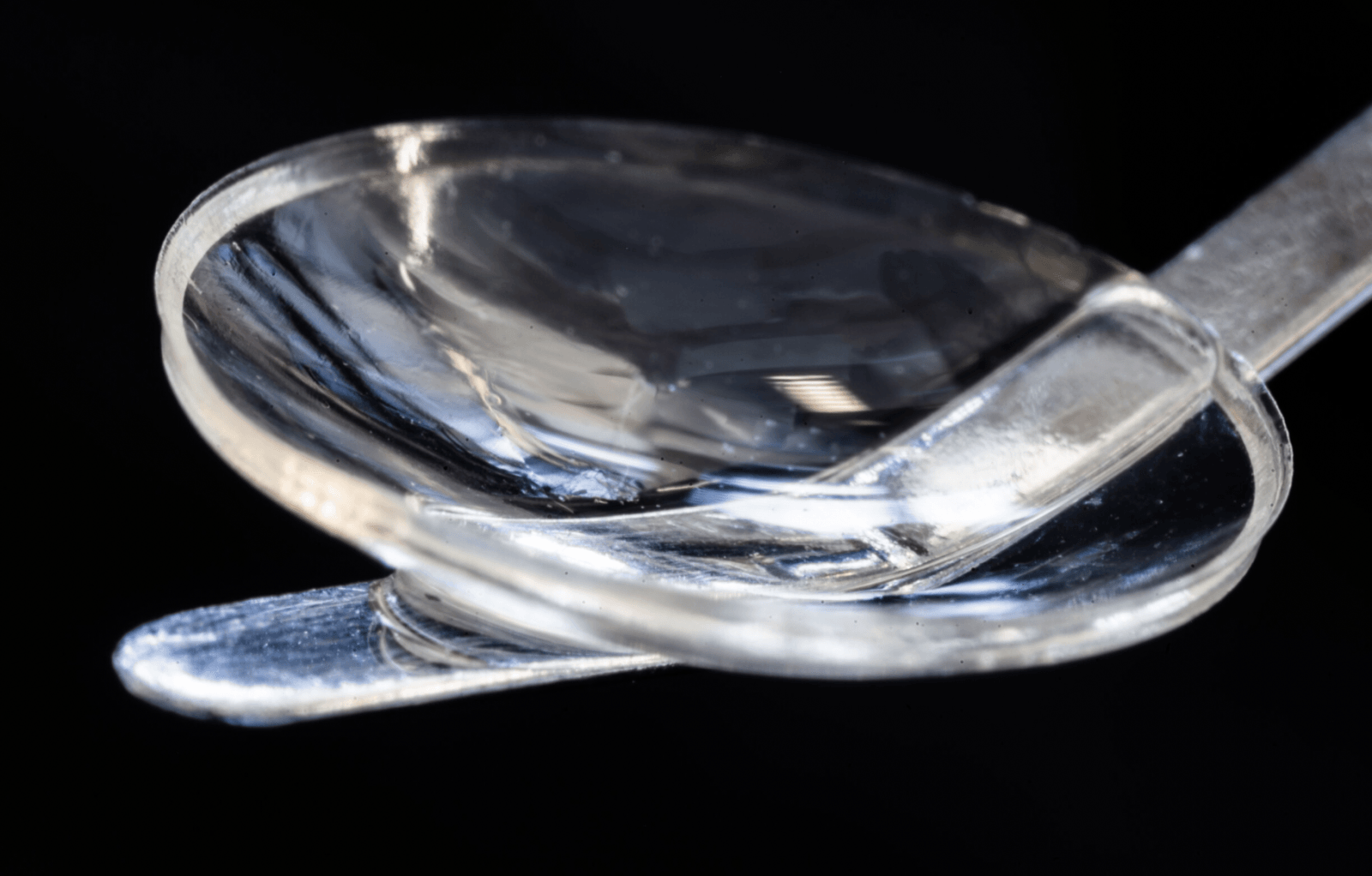 Implant rogówki stworzony przez uczonych z Uniwersytetu Linköping /Fot. Thor Balkhed
