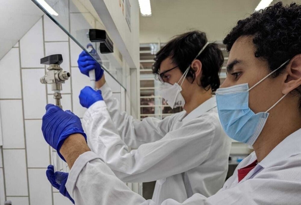 Metan przekształcą w metanol. Jak naukowcy zamierzają tego dokonać?